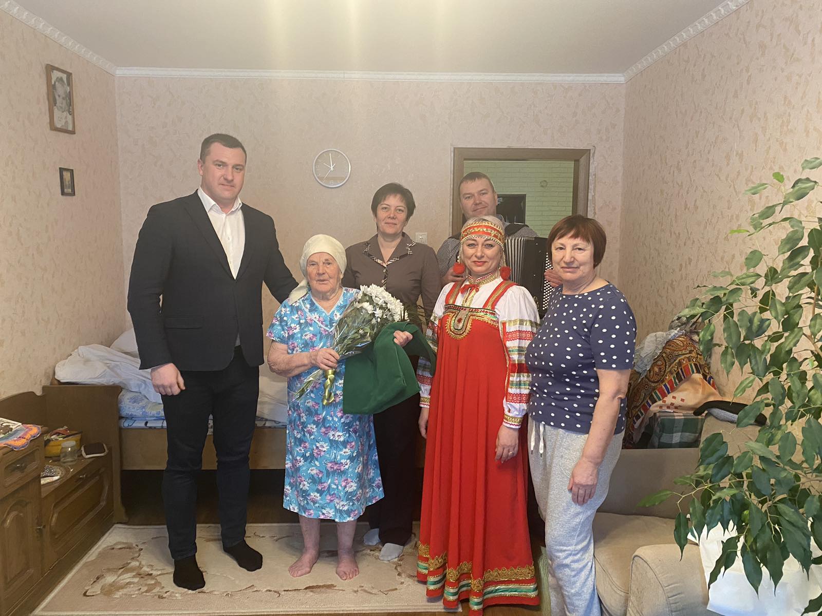 Поздравляем с юбилеем ветерана труда Михайлюкову Евдокию Дмитриевну.